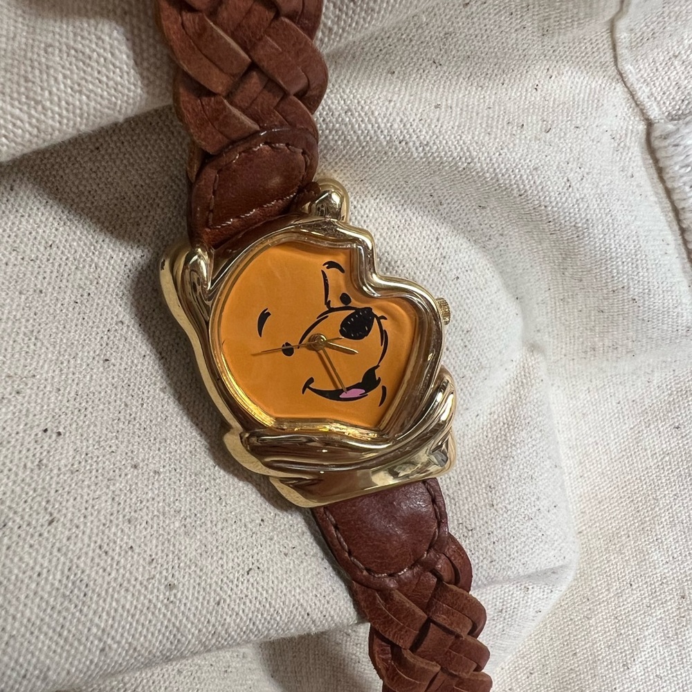 Used Pooh watch. Need to replace battery